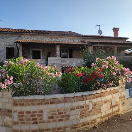 Apartmani Memic 100 M Do Plaze, Apartments Memic Only 100M From Beach Porec Esterno foto