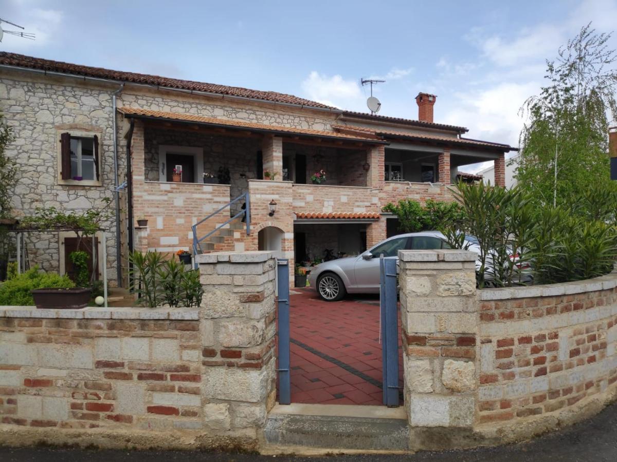 Apartmani Memic 100 M Do Plaze, Apartments Memic Only 100M From Beach Porec Esterno foto