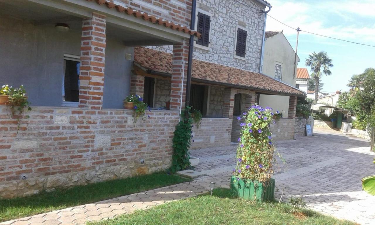 Apartmani Memic 100 M Do Plaze, Apartments Memic Only 100M From Beach Porec Esterno foto