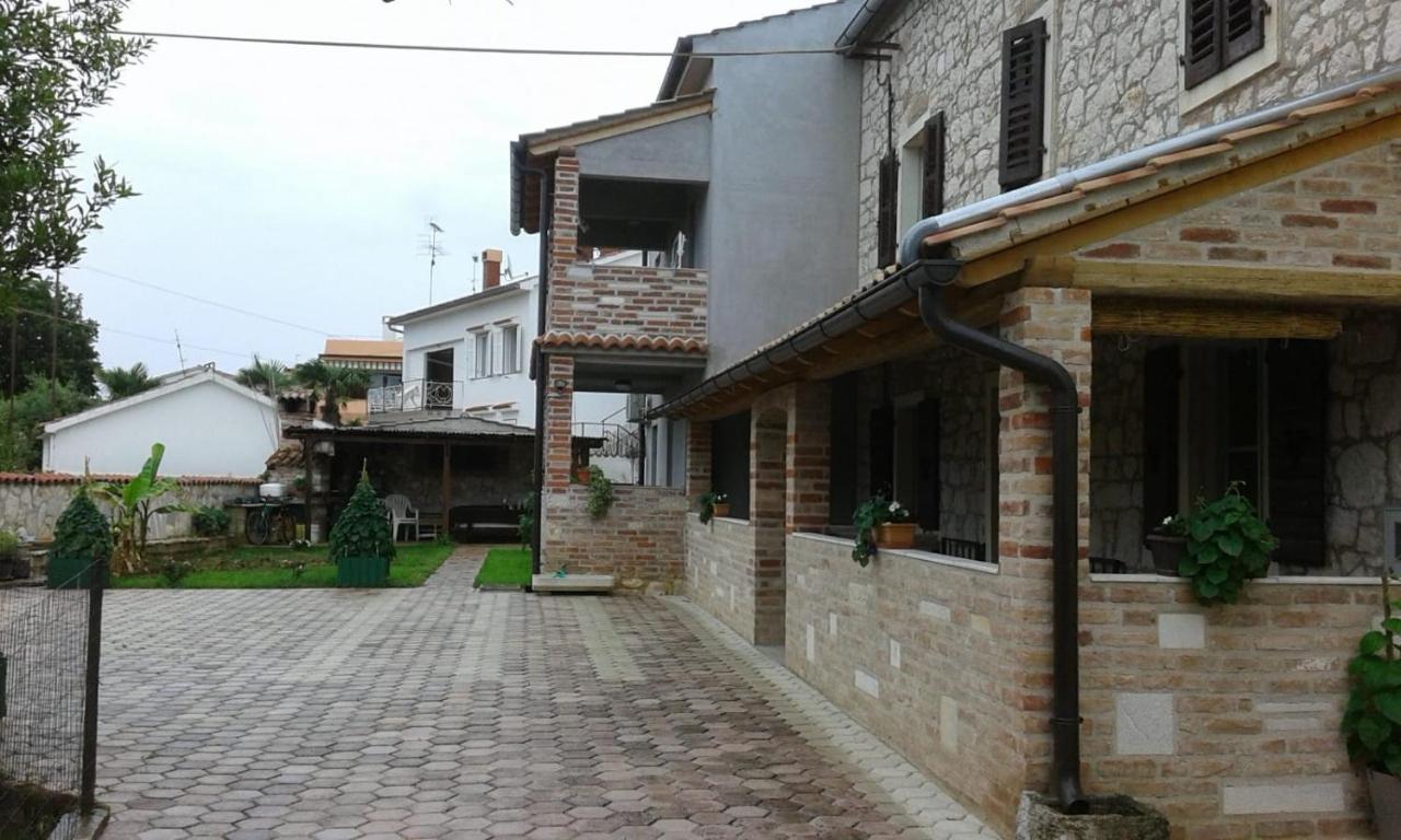 Apartmani Memic 100 M Do Plaze, Apartments Memic Only 100M From Beach Porec Esterno foto