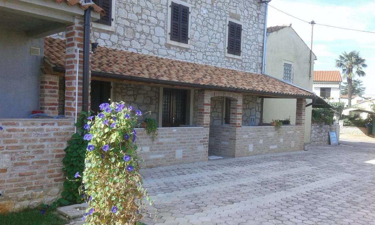 Apartmani Memic 100 M Do Plaze, Apartments Memic Only 100M From Beach Porec Esterno foto