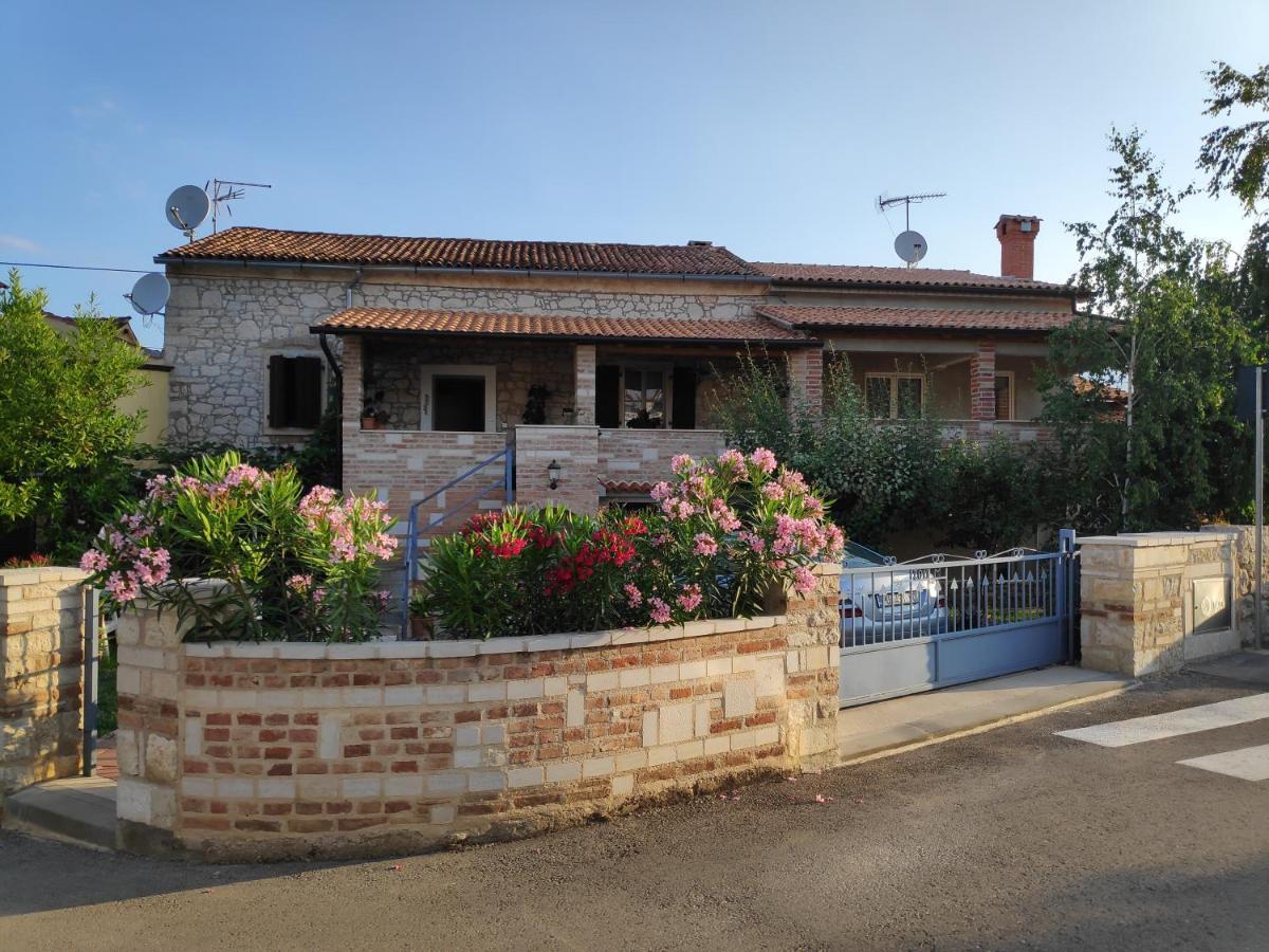 Apartmani Memic 100 M Do Plaze, Apartments Memic Only 100M From Beach Porec Esterno foto