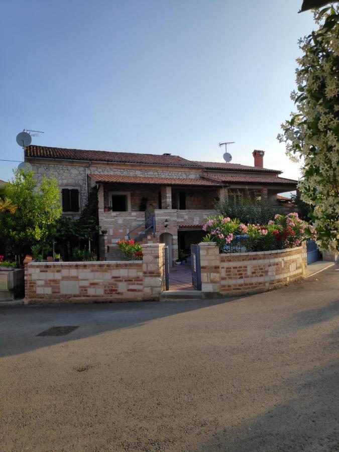 Apartmani Memic 100 M Do Plaze, Apartments Memic Only 100M From Beach Porec Esterno foto