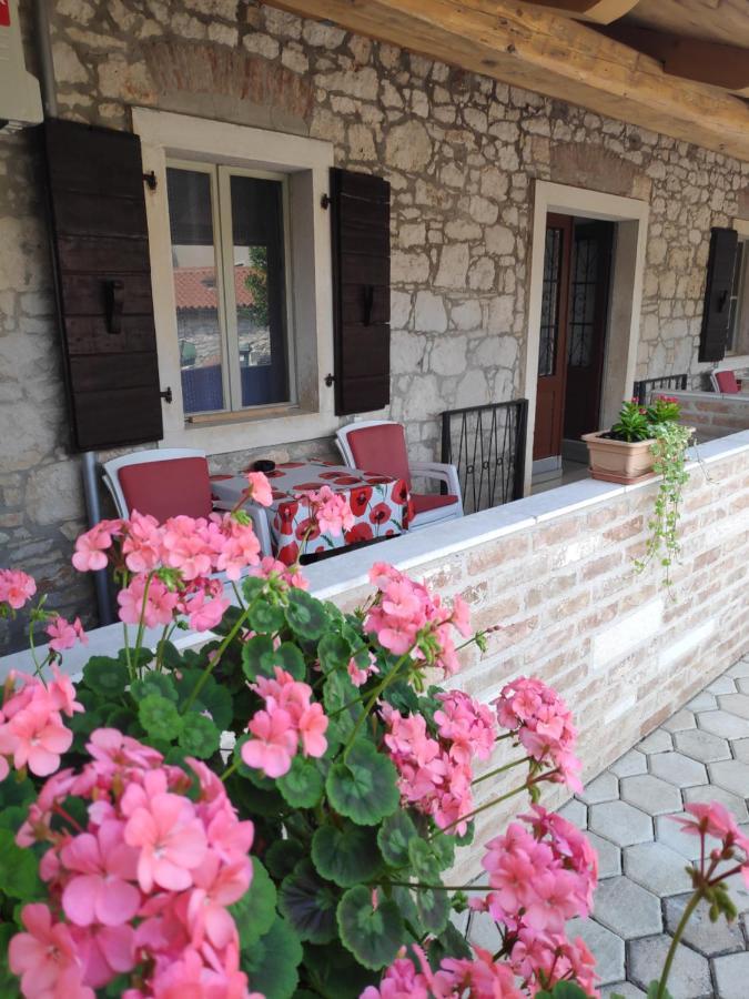 Apartmani Memic 100 M Do Plaze, Apartments Memic Only 100M From Beach Porec Esterno foto