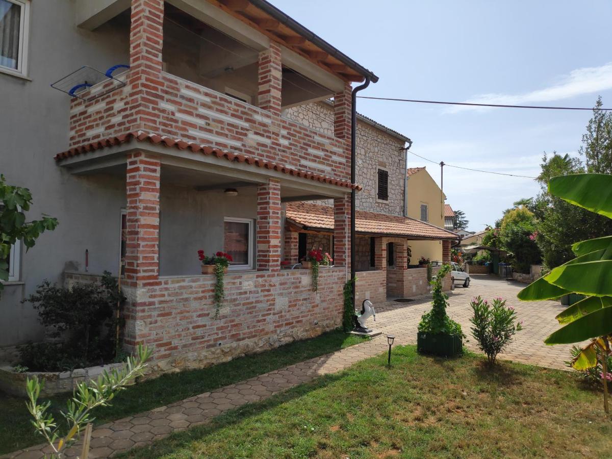 Apartmani Memic 100 M Do Plaze, Apartments Memic Only 100M From Beach Porec Esterno foto