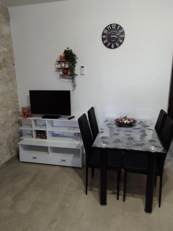 Apartmani Memic 100 M Do Plaze, Apartments Memic Only 100M From Beach Porec Esterno foto