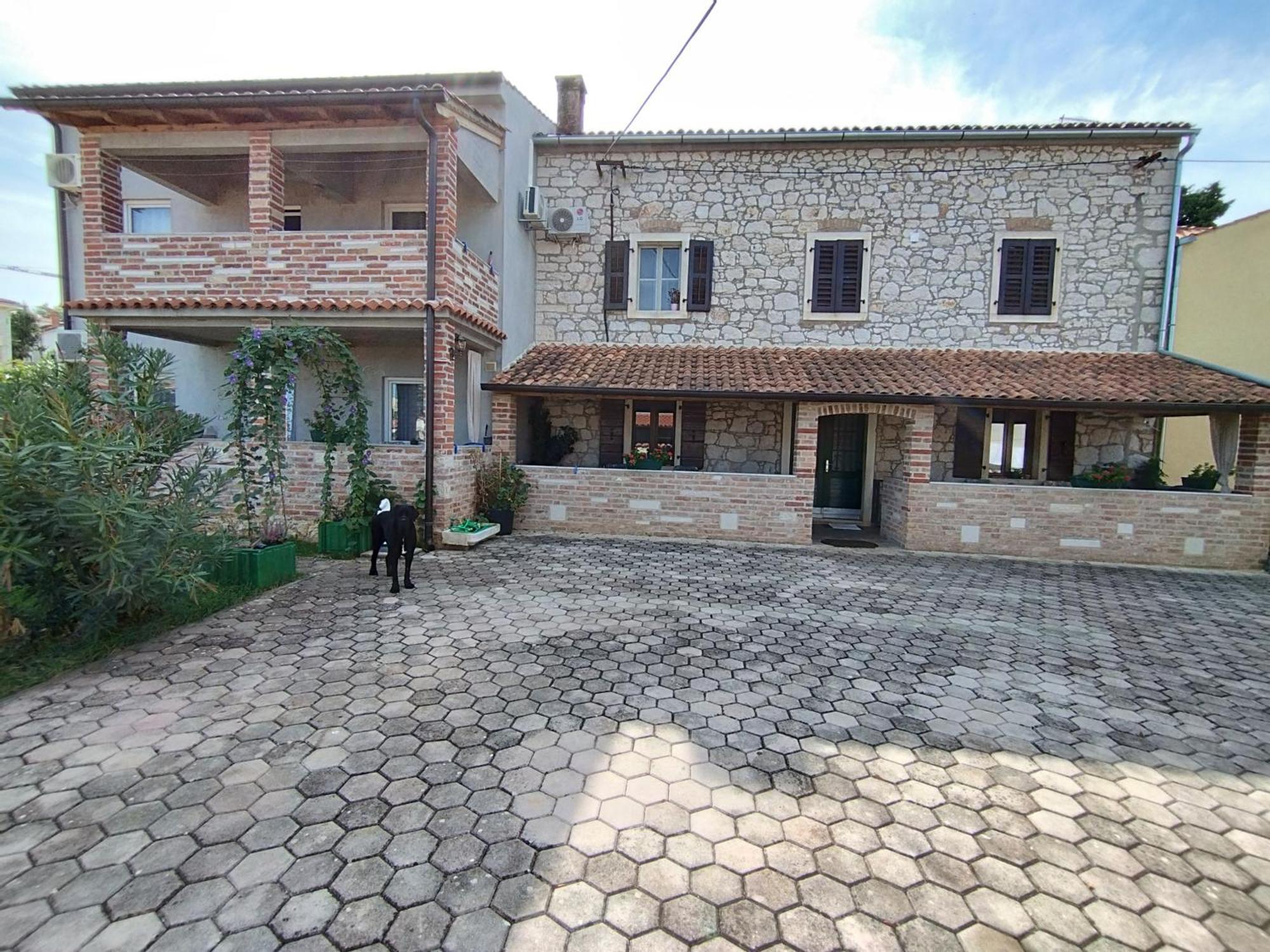 Apartmani Memic 100 M Do Plaze, Apartments Memic Only 100M From Beach Porec Esterno foto