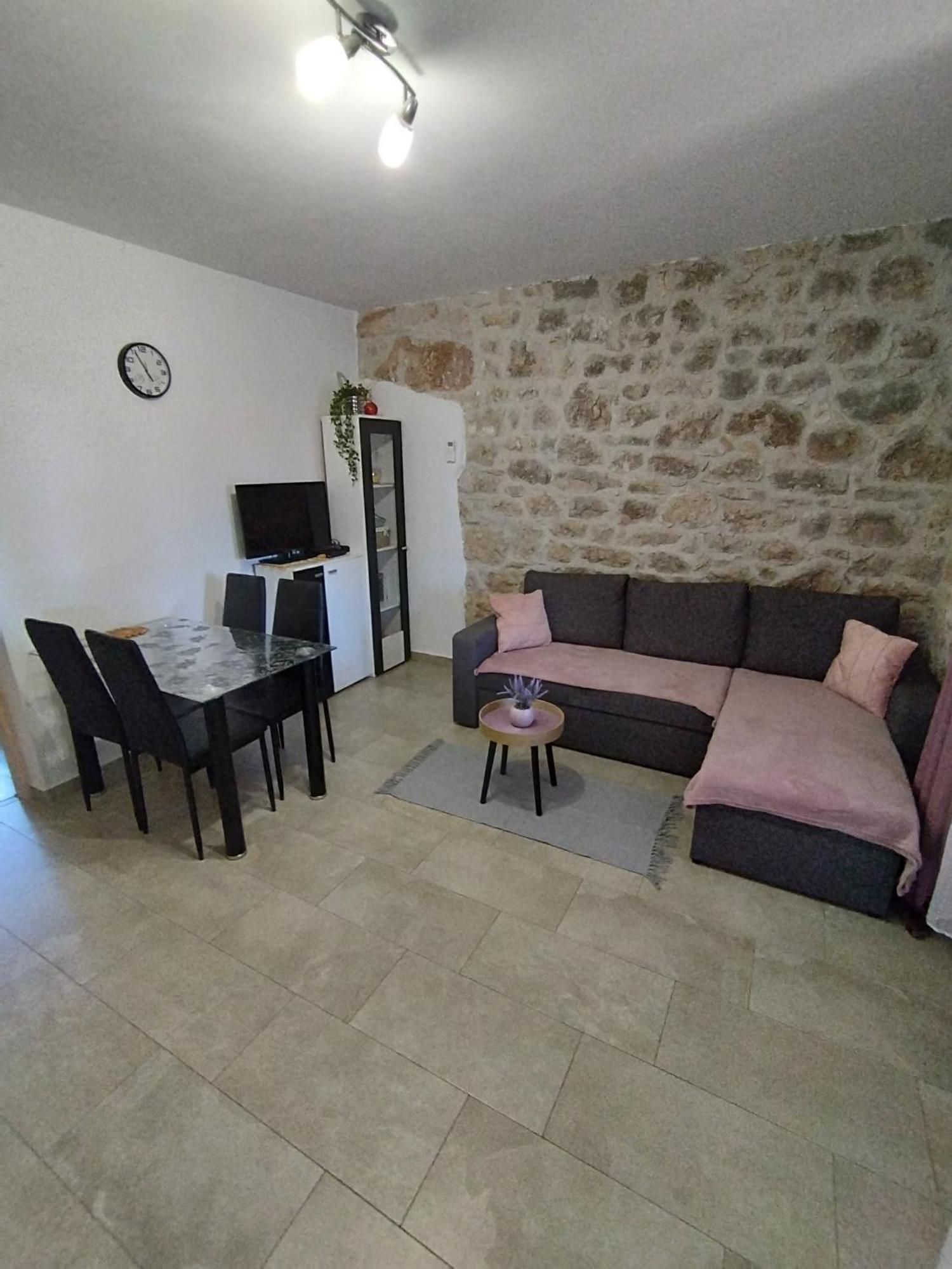 Apartmani Memic 100 M Do Plaze, Apartments Memic Only 100M From Beach Porec Esterno foto