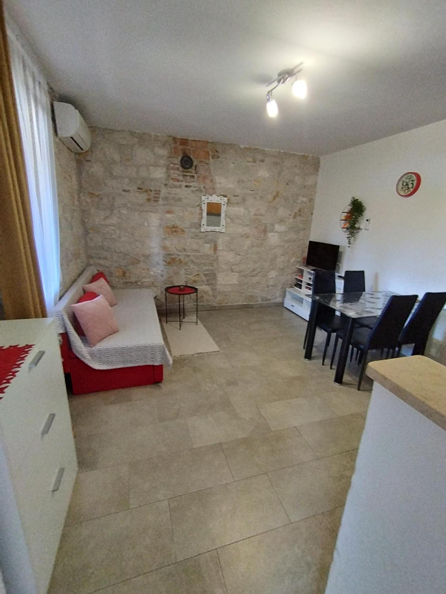 Apartmani Memic 100 M Do Plaze, Apartments Memic Only 100M From Beach Porec Esterno foto