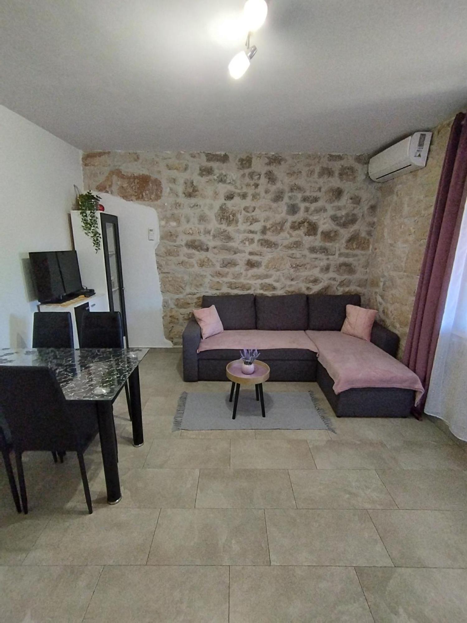 Apartmani Memic 100 M Do Plaze, Apartments Memic Only 100M From Beach Porec Esterno foto