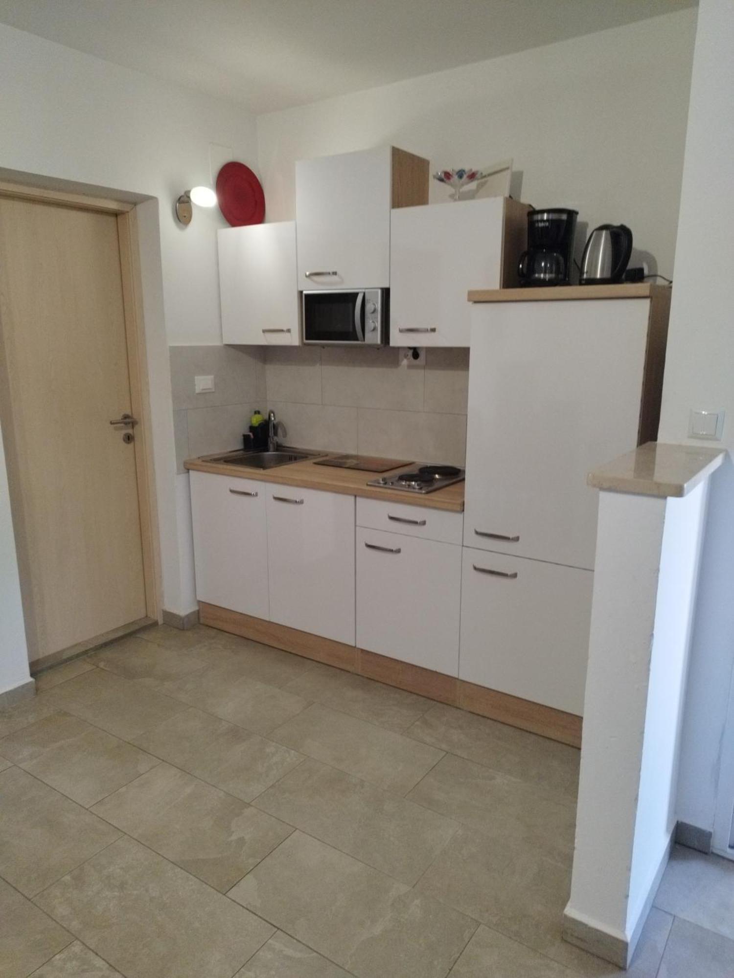 Apartmani Memic 100 M Do Plaze, Apartments Memic Only 100M From Beach Porec Esterno foto