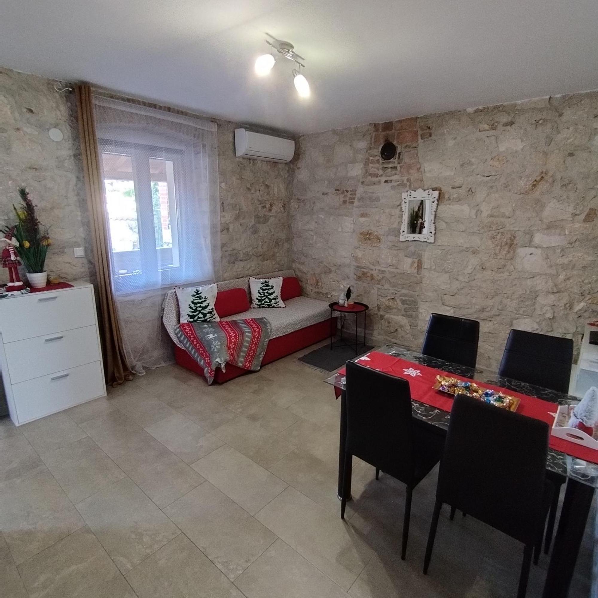 Apartmani Memic 100 M Do Plaze, Apartments Memic Only 100M From Beach Porec Esterno foto