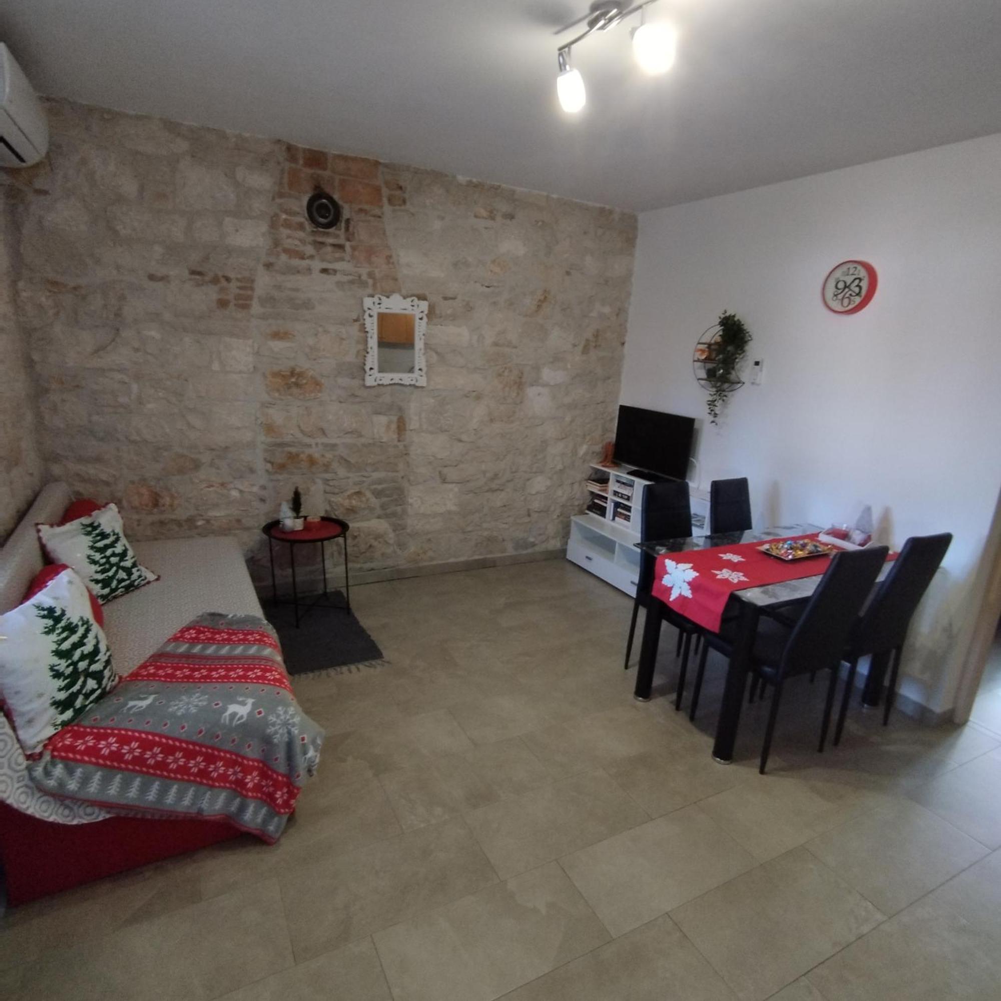 Apartmani Memic 100 M Do Plaze, Apartments Memic Only 100M From Beach Porec Esterno foto