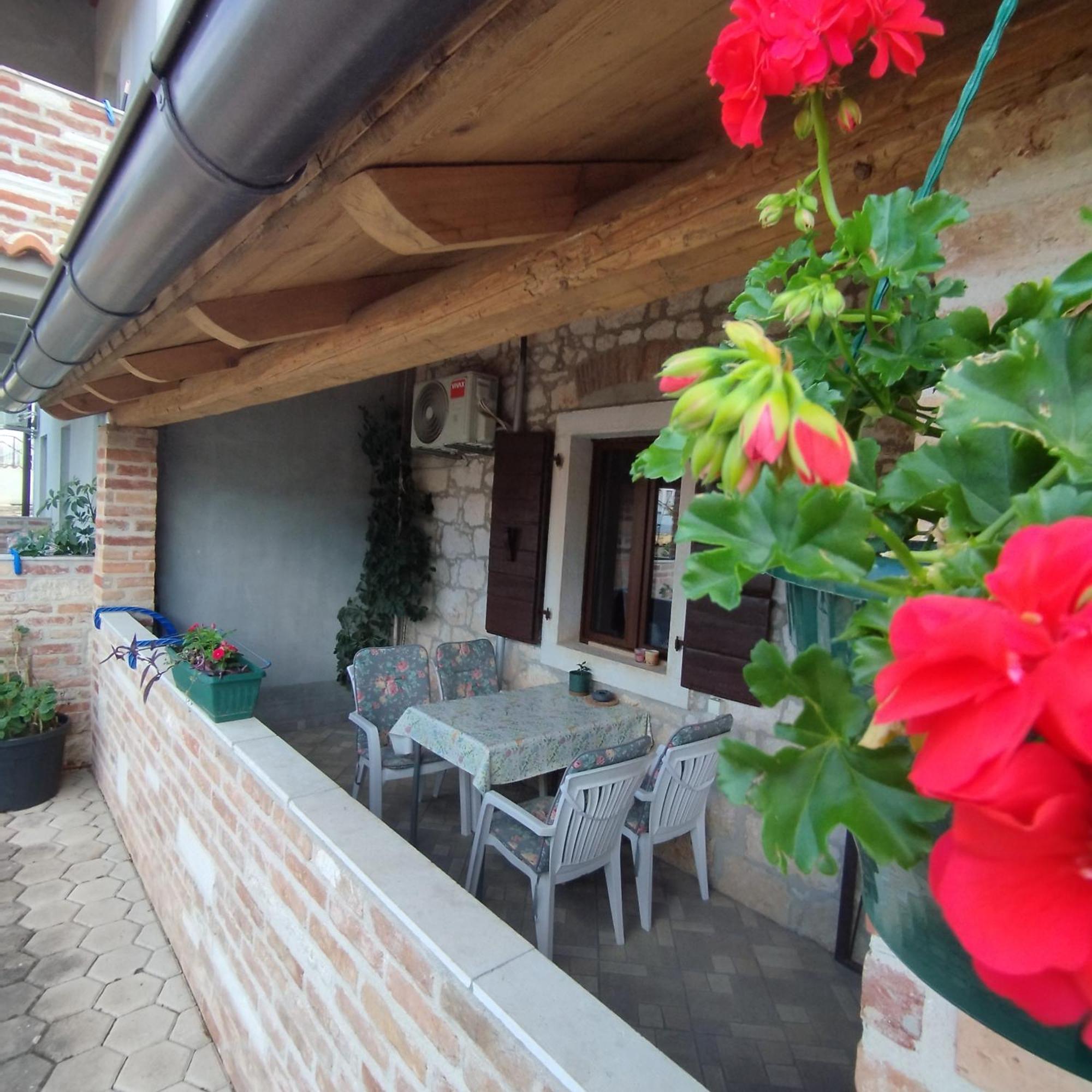 Apartmani Memic 100 M Do Plaze, Apartments Memic Only 100M From Beach Porec Esterno foto